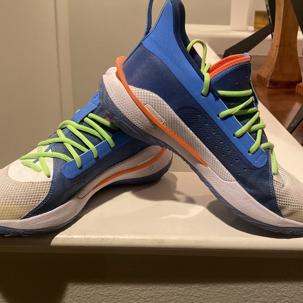 Steph Curry 7’s. Men’s size 11. Rarely worn . Great condition - Picture 3 of 7